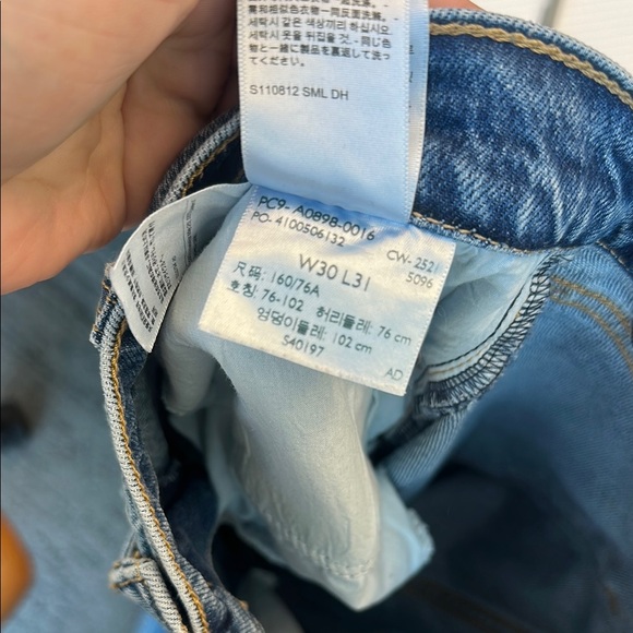 Levi's High Rise Blue Jeans - Picture 11 of 11